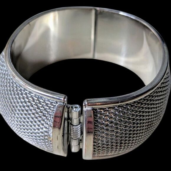 Silver Tone Mesh Hinged Bangle Bracelet 2.5" Diameter - Picture 4 of 8